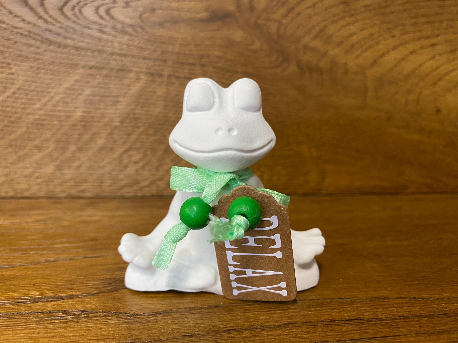 Handgemachte Deko "Relax Frosch" - Charmantes Dekorationsstück mit Liebe zum Detail - Bastelschachtel