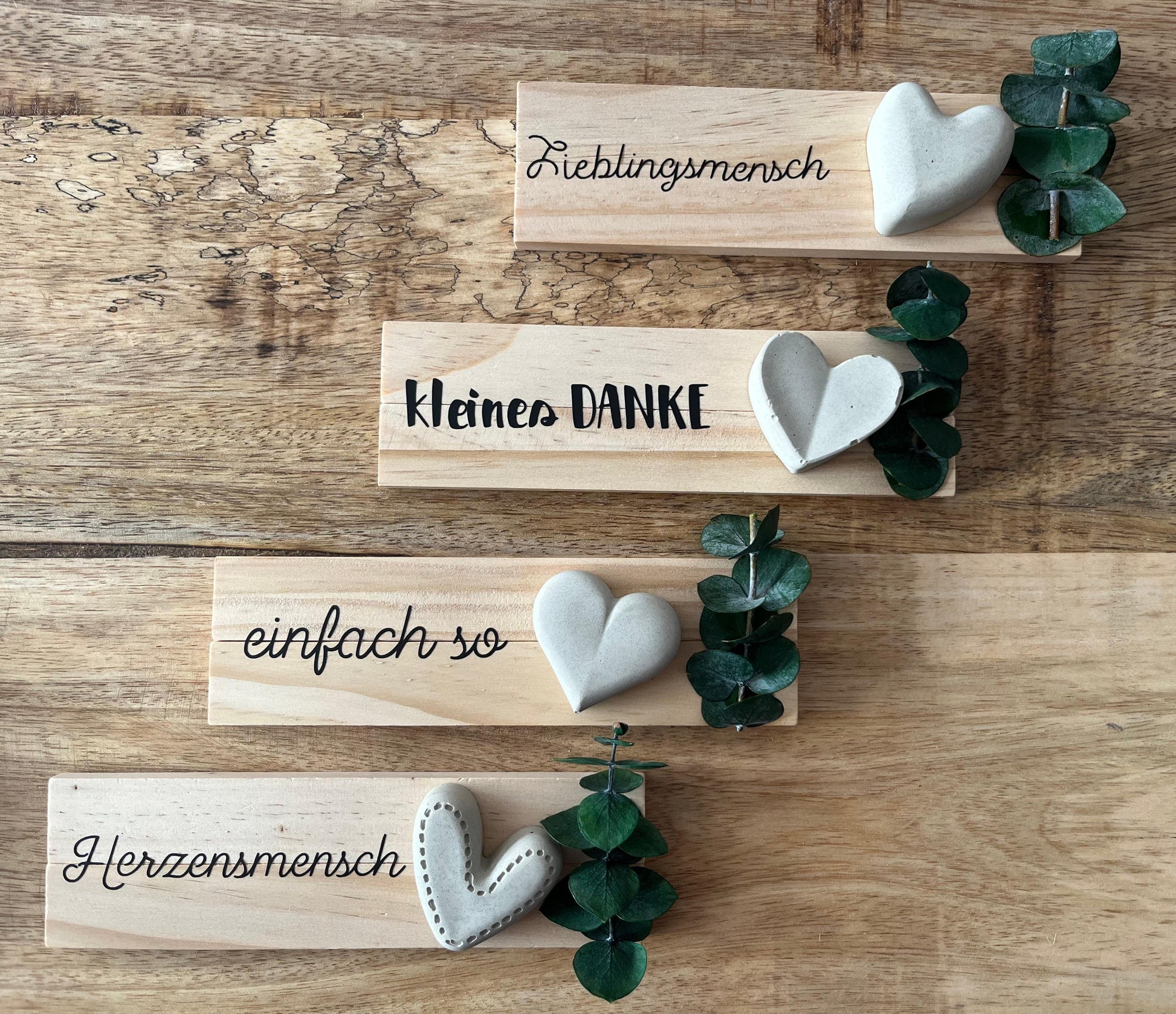 Handgemachtes "Geschenk mit Herz" –Charmantes Mitbringsel - Bastelschachtel