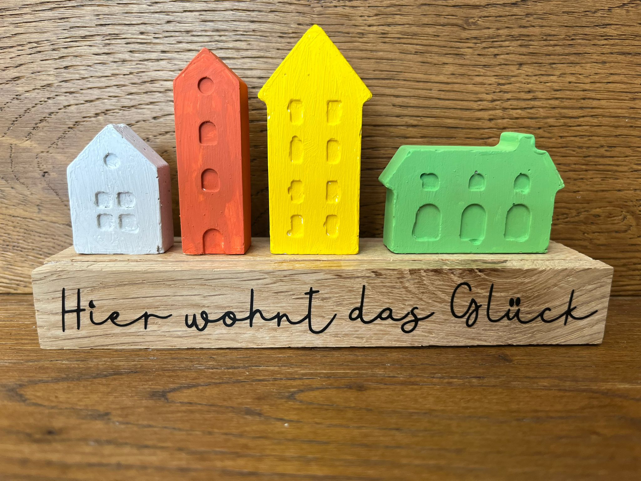 Handgemachte Deko "Hier wohnt das Glück" - Charmantes Mitbringsel