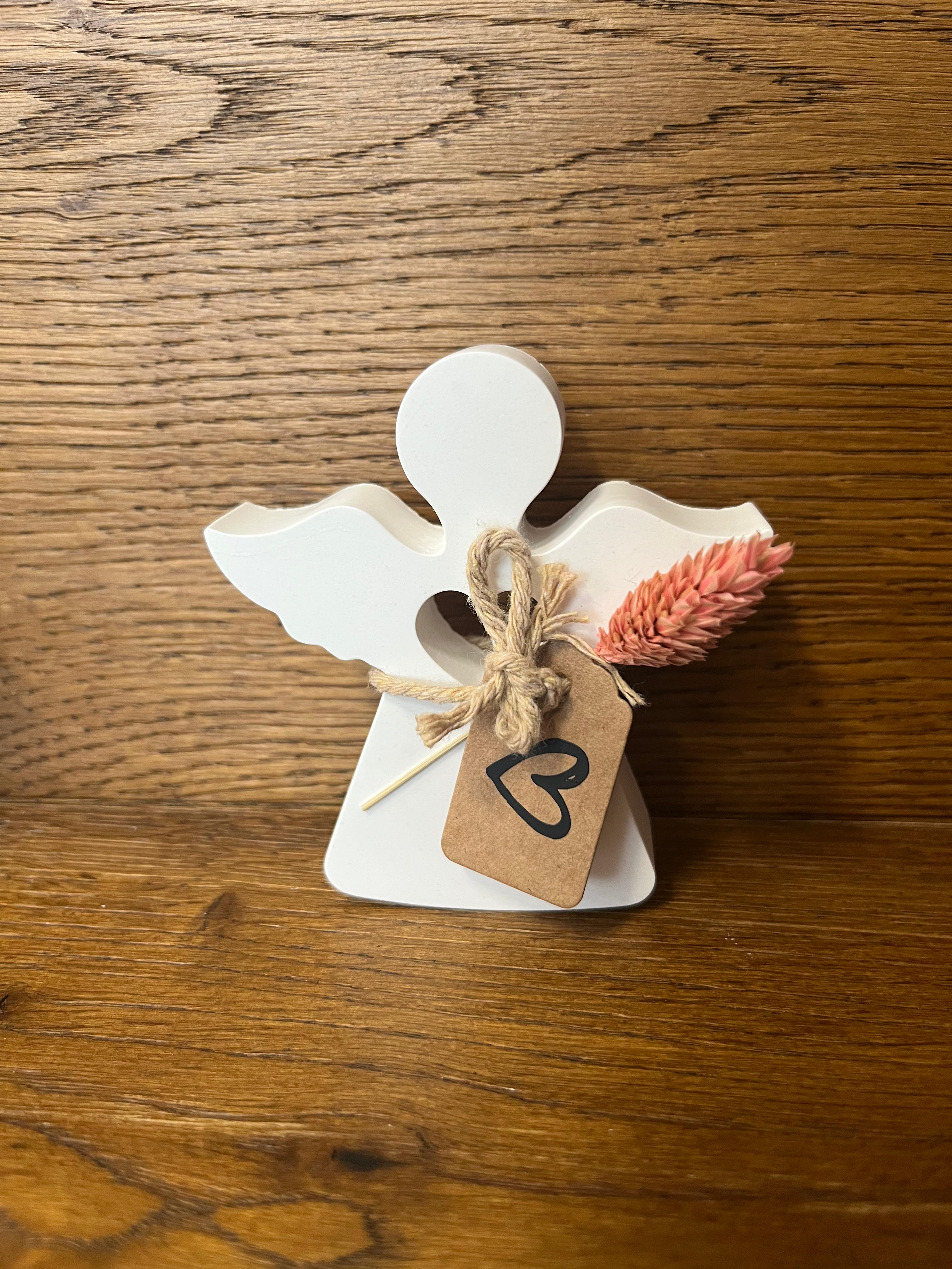 Handgemachte Deko "Engel mit Trockenblume" – Charmantes Dekorationsstück mit Liebe zum Detail