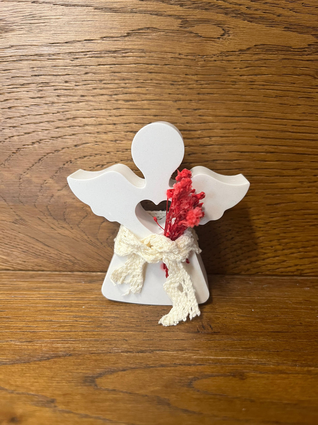 Handgemachte Deko "Engel mit Trockenblume" – Charmantes Dekorationsstück mit Liebe zum Detail