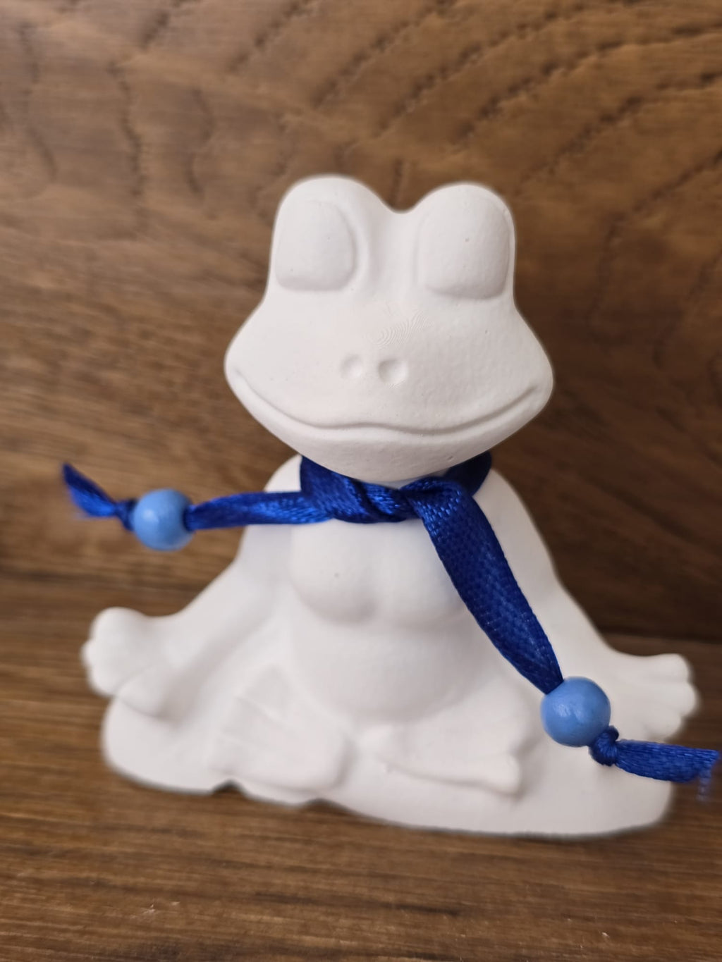 Handgemachte Deko "Relax Frosch" - Charmantes Dekorationsstück mit Liebe zum Detail