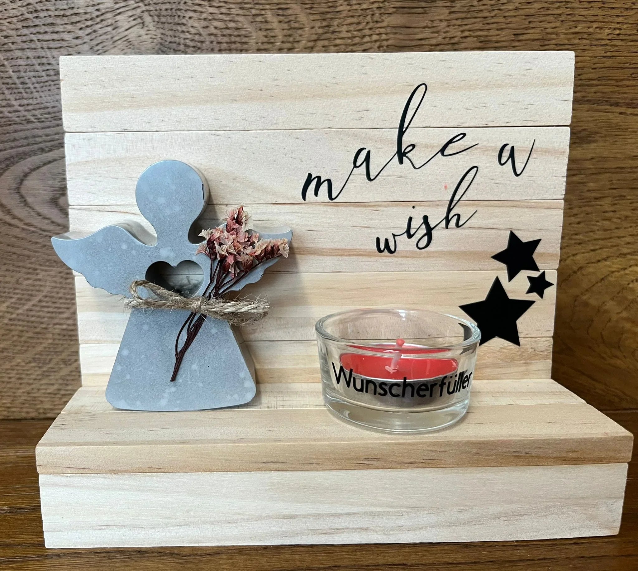 Handgemachte Deko "Holzbank mit Betonengel und Teelicht"– Charmantes Dekorationsstück mit Liebe zum Detail - Bastelschachtel - Offline Shop - 