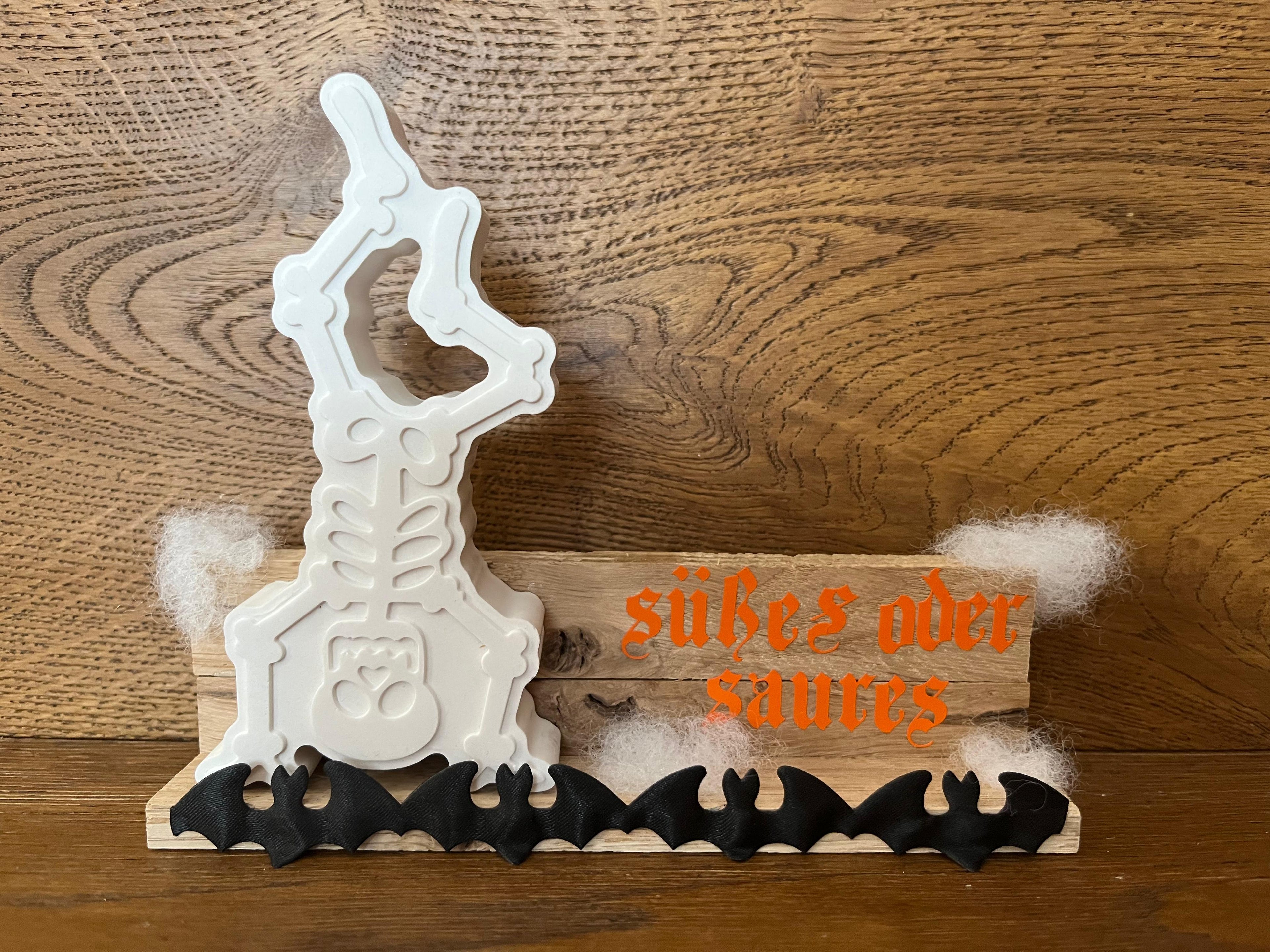 Handgemachte Deko "Skelett" - Charmantes Dekorationsstück mit Liebe zum Detail