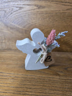 Handgemachte Deko "Betonengel mit Trockenblume" – Charmantes Dekorationsstück mit Liebe zum Detail - Bastelschachtel