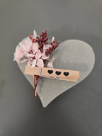 Handgemachte Deko "Betonherz mit Trockenblume" – Charmantes Dekorationsstück mit Liebe zum Detail - Bastelschachtel