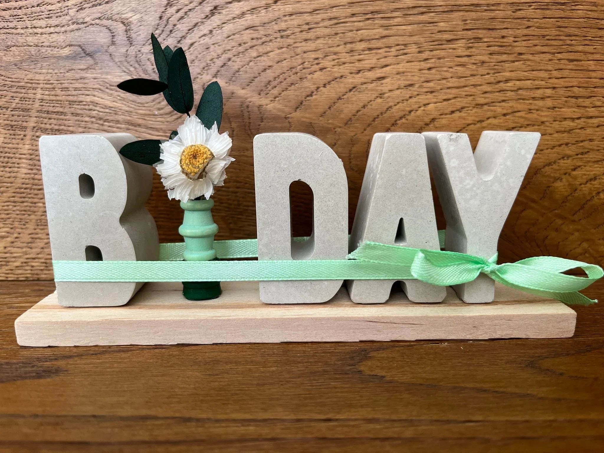 Handgemachte Deko "Happy Birthday" - Unikat mit Blume - Bastelschachtel