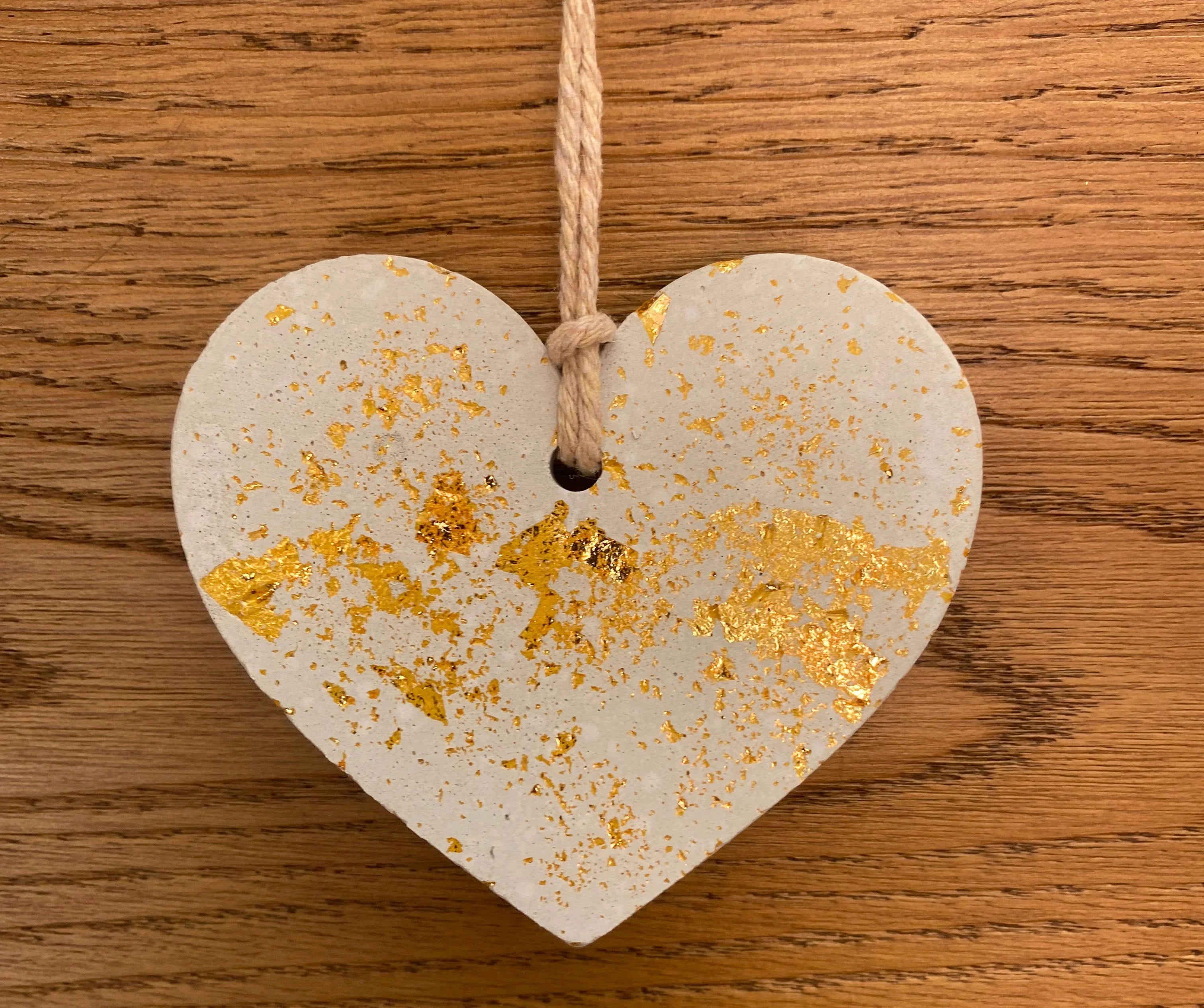 Handgemachte Deko "Herzstück zum Aufhängen" - Charmantes Mitbringsel - Bastelschachtel