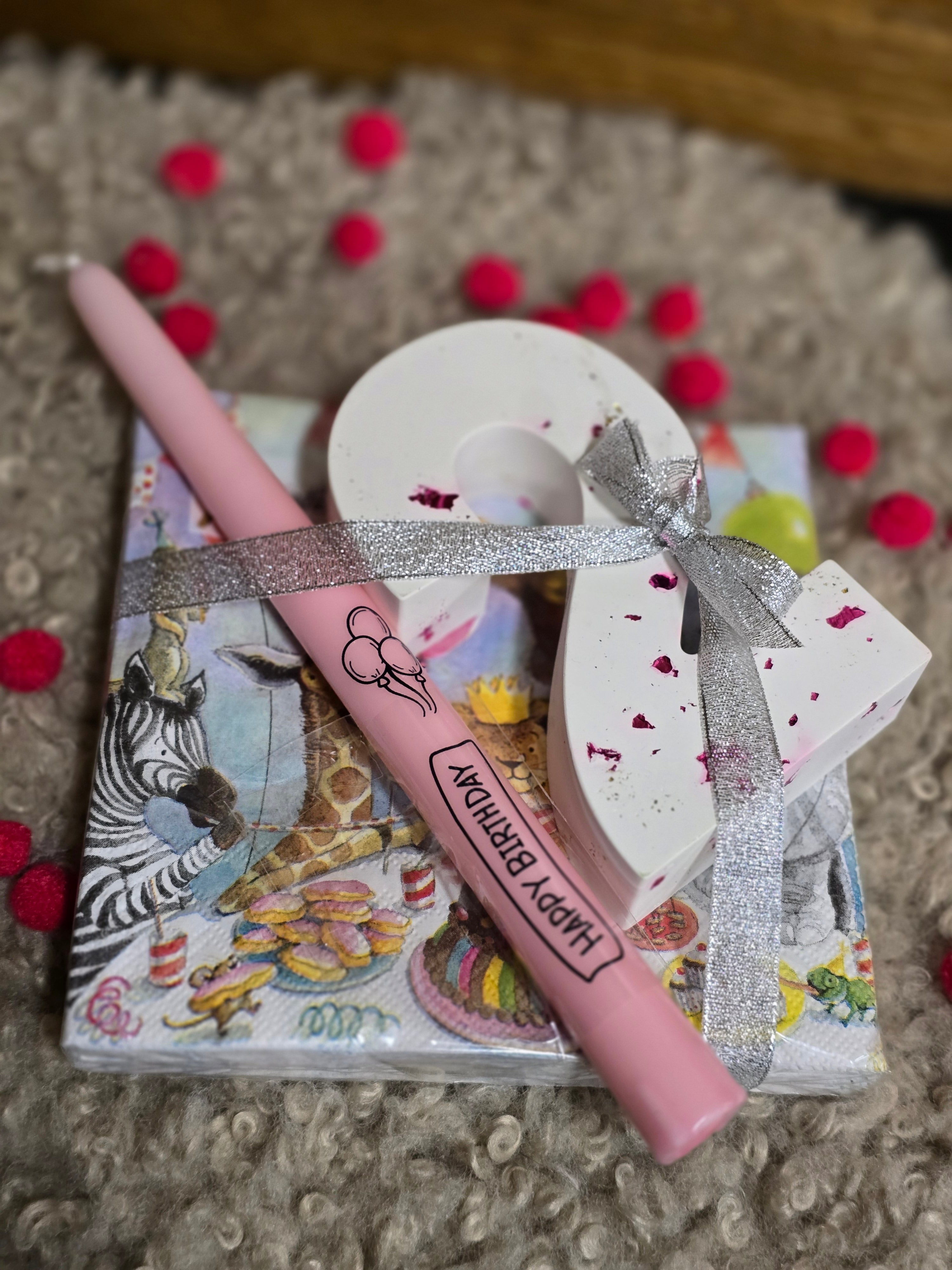 Geburtstagsset 2 - Charmanter Raysin Kerzenständer mit verzierter Kerze und Servietten