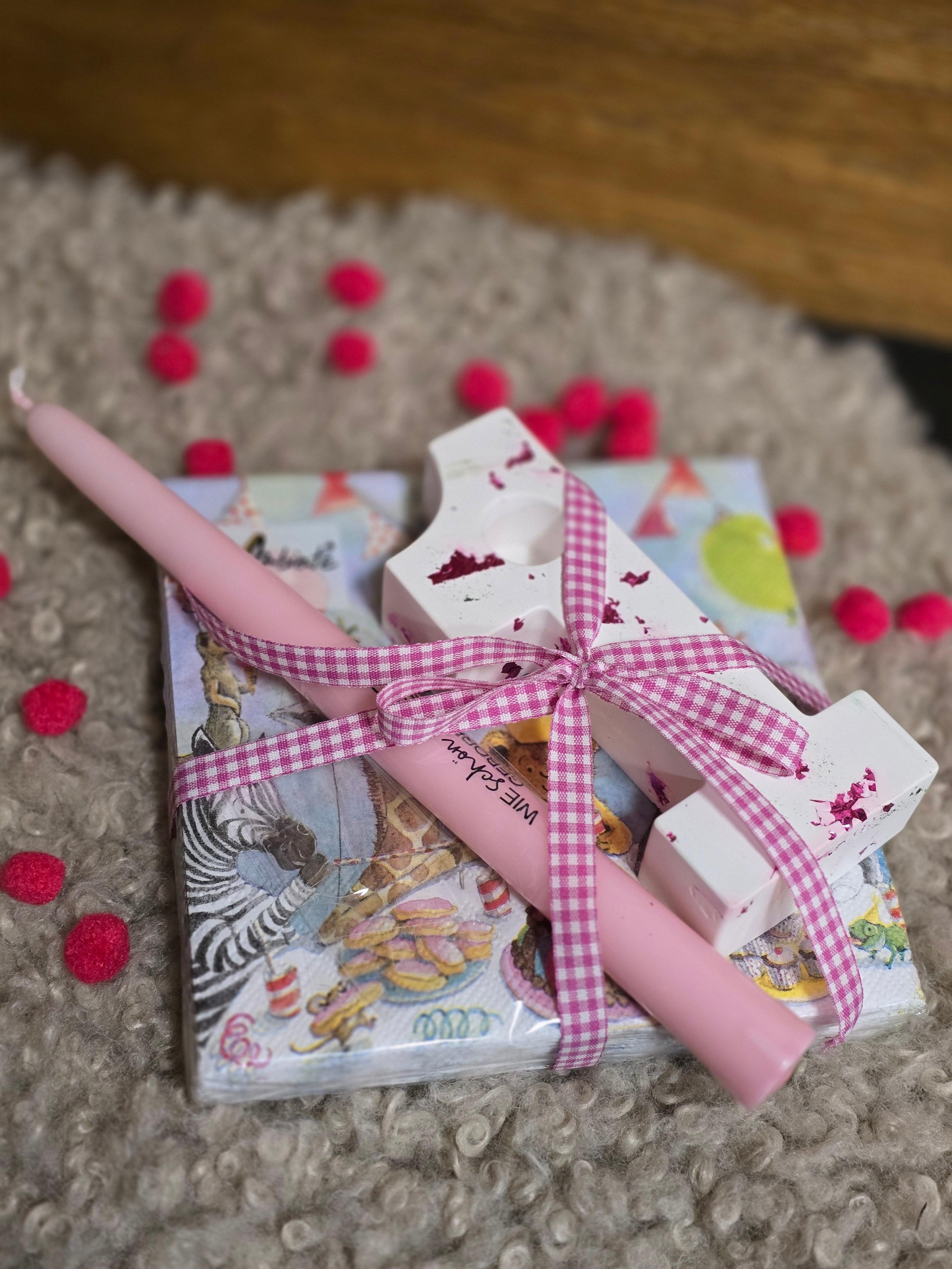 Geburtstagsset 1 - Charmanter Raysin Kerzenständer mit verzierter Kerze und Servietten