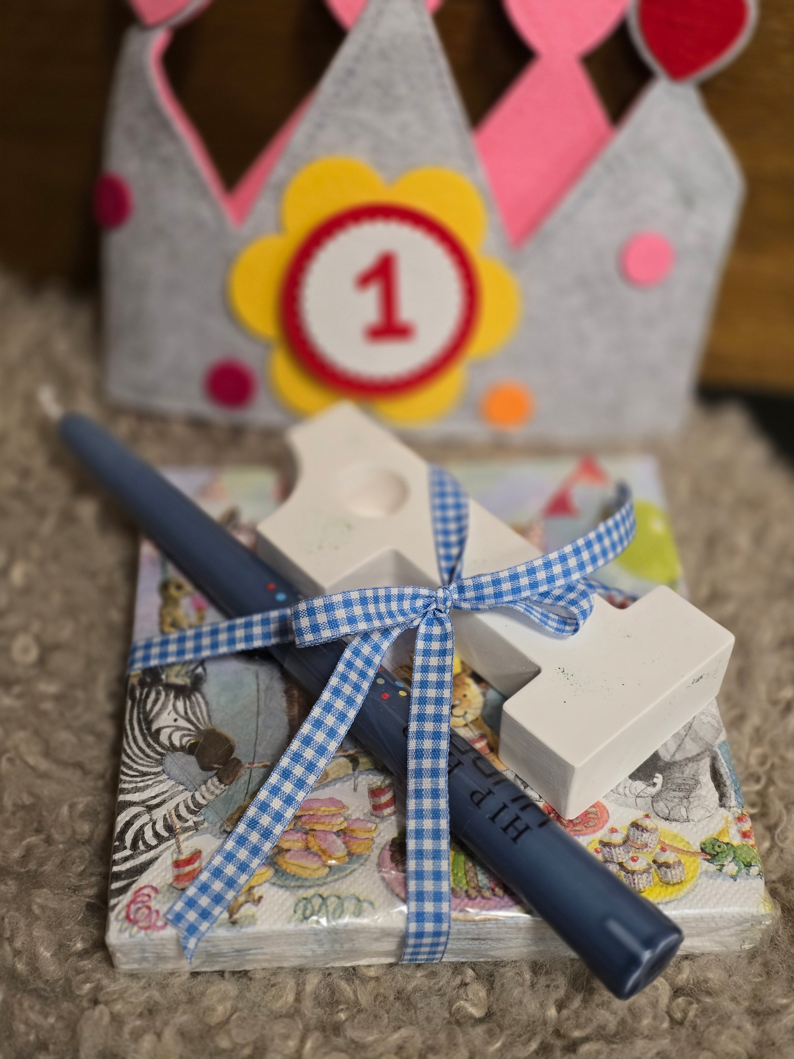 Geburtstagsset 1 - Charmanter Raysin Kerzenständer mit verzierter Kerze und Servietten