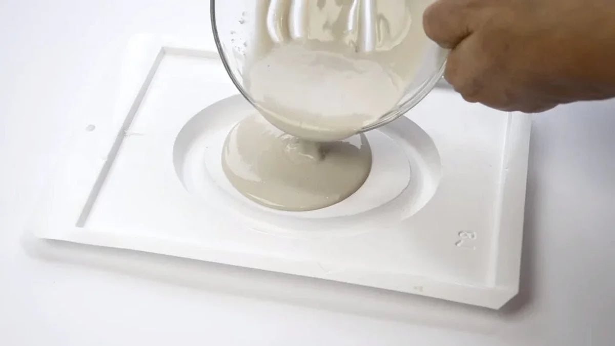 Pentart Dekor Clay – Zweikomponenten Gießpulver Set 100g + 40ml - Bastelschachtel